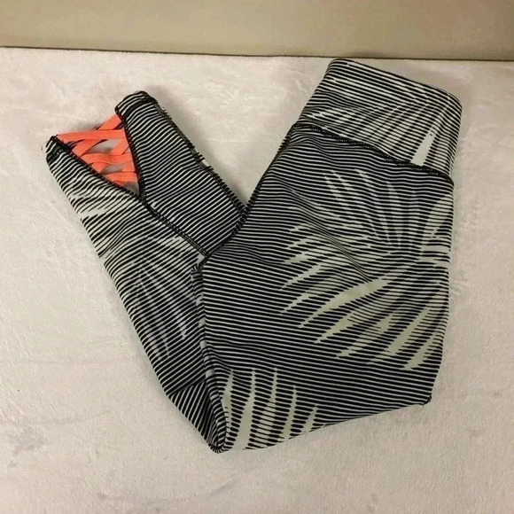 Old navy active leggings - Picture 3 of 7